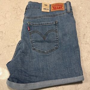 NWT LEVI’S DENIM SHORTS